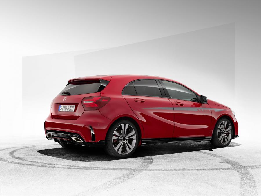  Mercedes-Benz A250 AMG Line 2016 года  (фото 2 из 6)